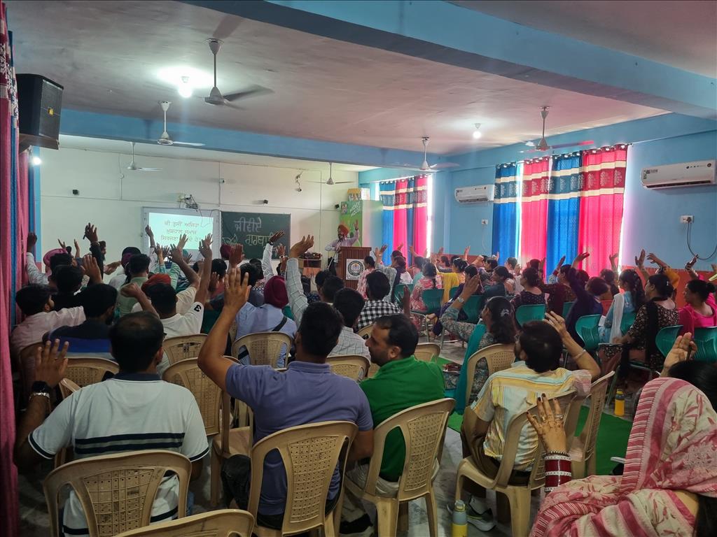 Teachers' Training Workshop in Paradise Public Sr. Sec. School, Zira, Ferozepur